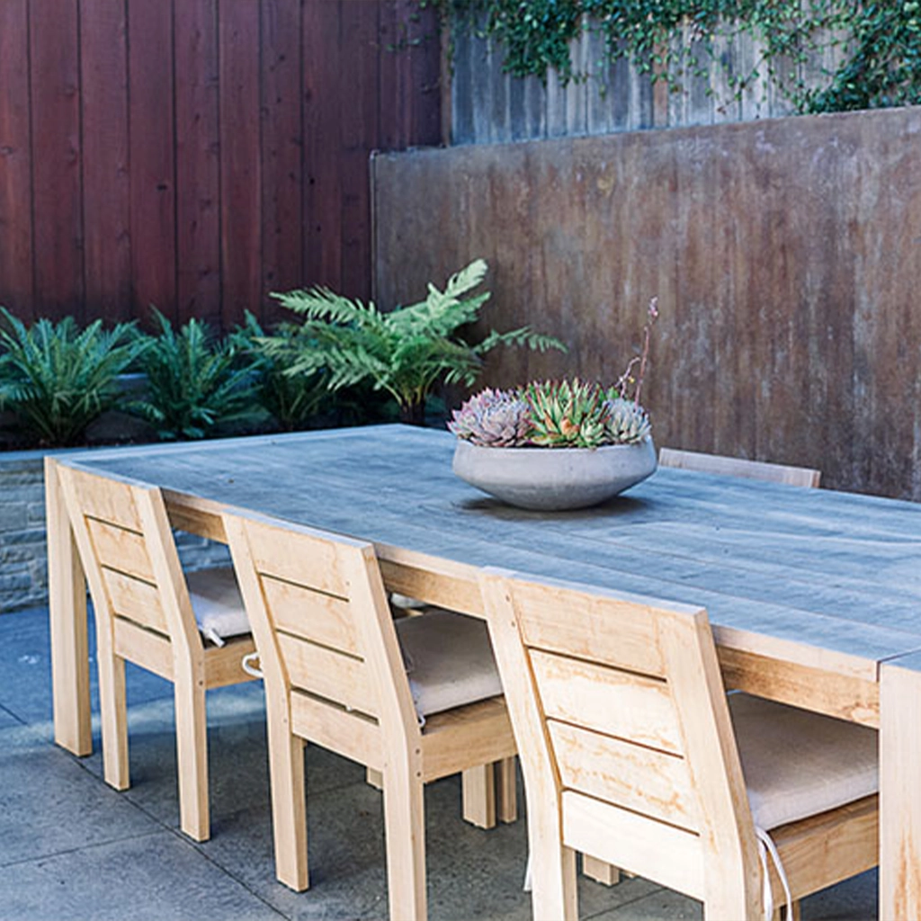 Outdoor dining area with microcement patio floor in Fort Lauderdale—seamless, slip-resistant surface by Stucco Kings.